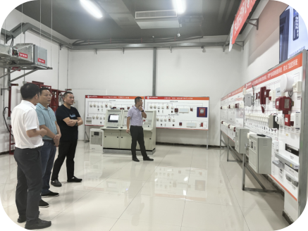 懷化市鶴城區(qū)退役軍人事務(wù)局領(lǐng)導(dǎo)蒞臨我?？疾? title=